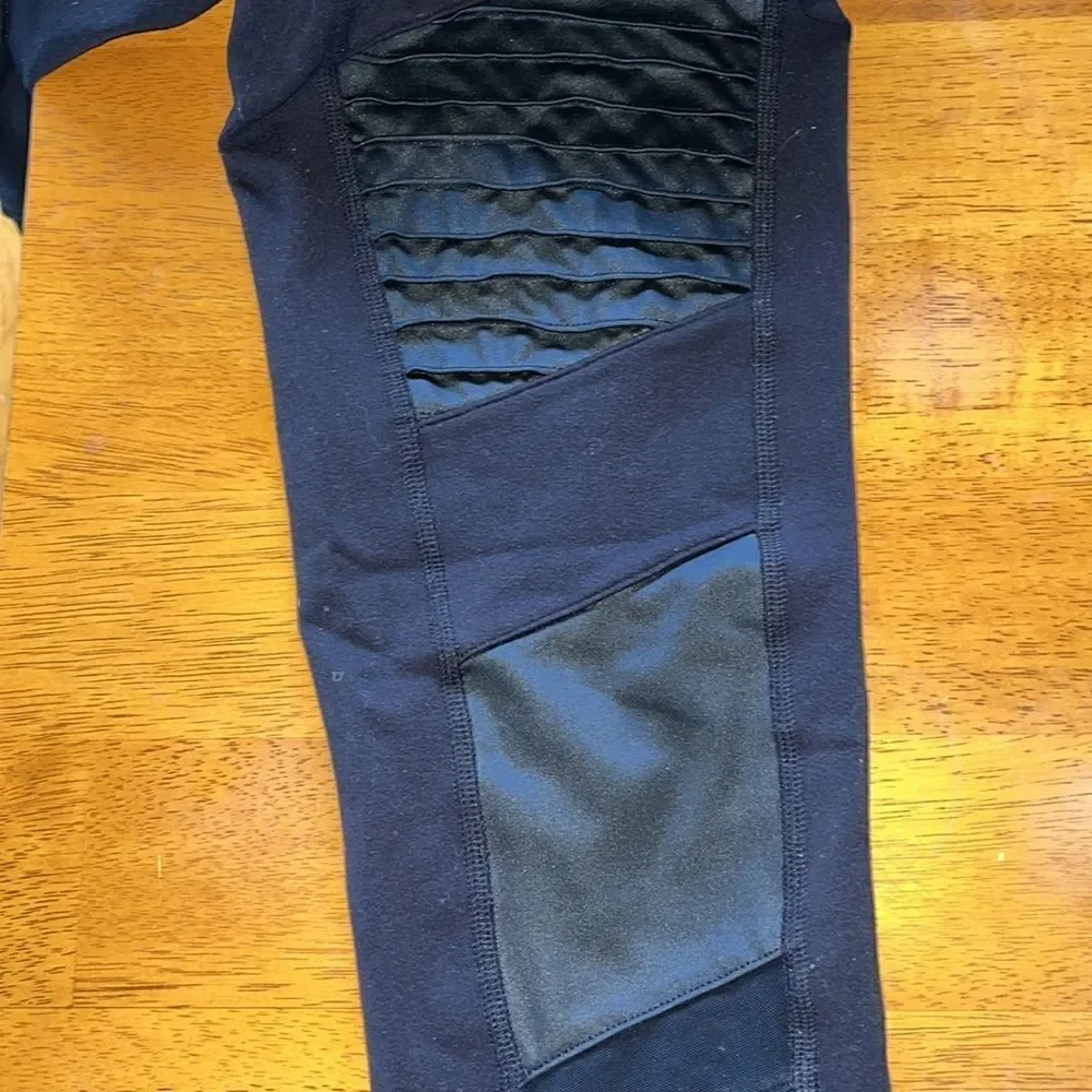 WOMEN’S MEDIUM ALO YOGA HIGH WAIST MOTO LEGGINGS